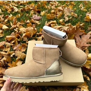 NWT UGG authentic beige ankle boots size 11